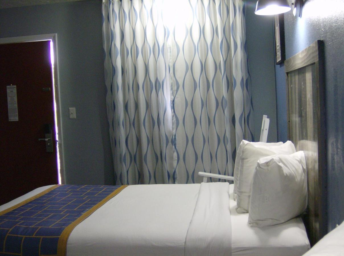 Days Inn & Suites By Wyndham Terre Haute Ngoại thất bức ảnh