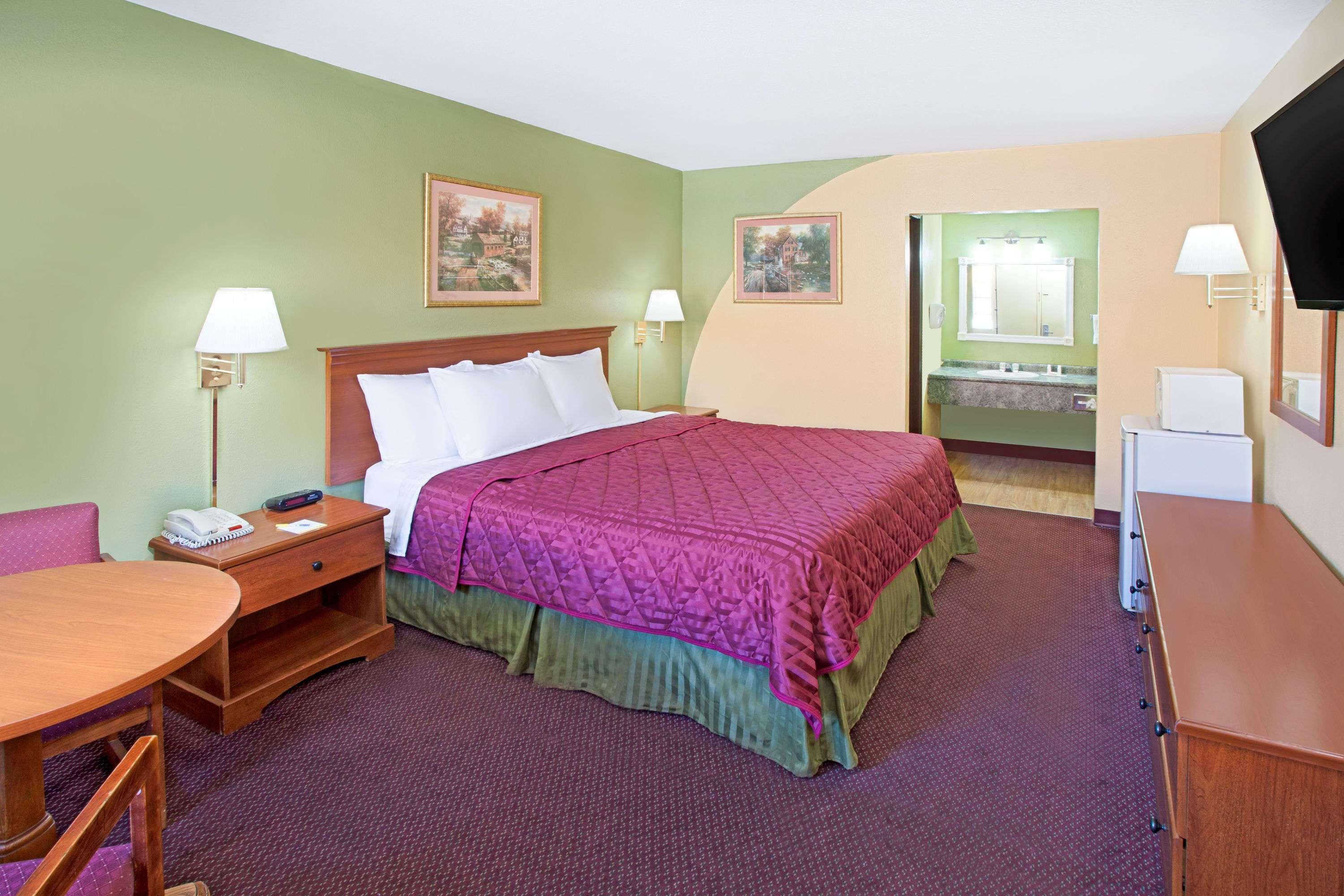 Days Inn & Suites By Wyndham Terre Haute Ngoại thất bức ảnh