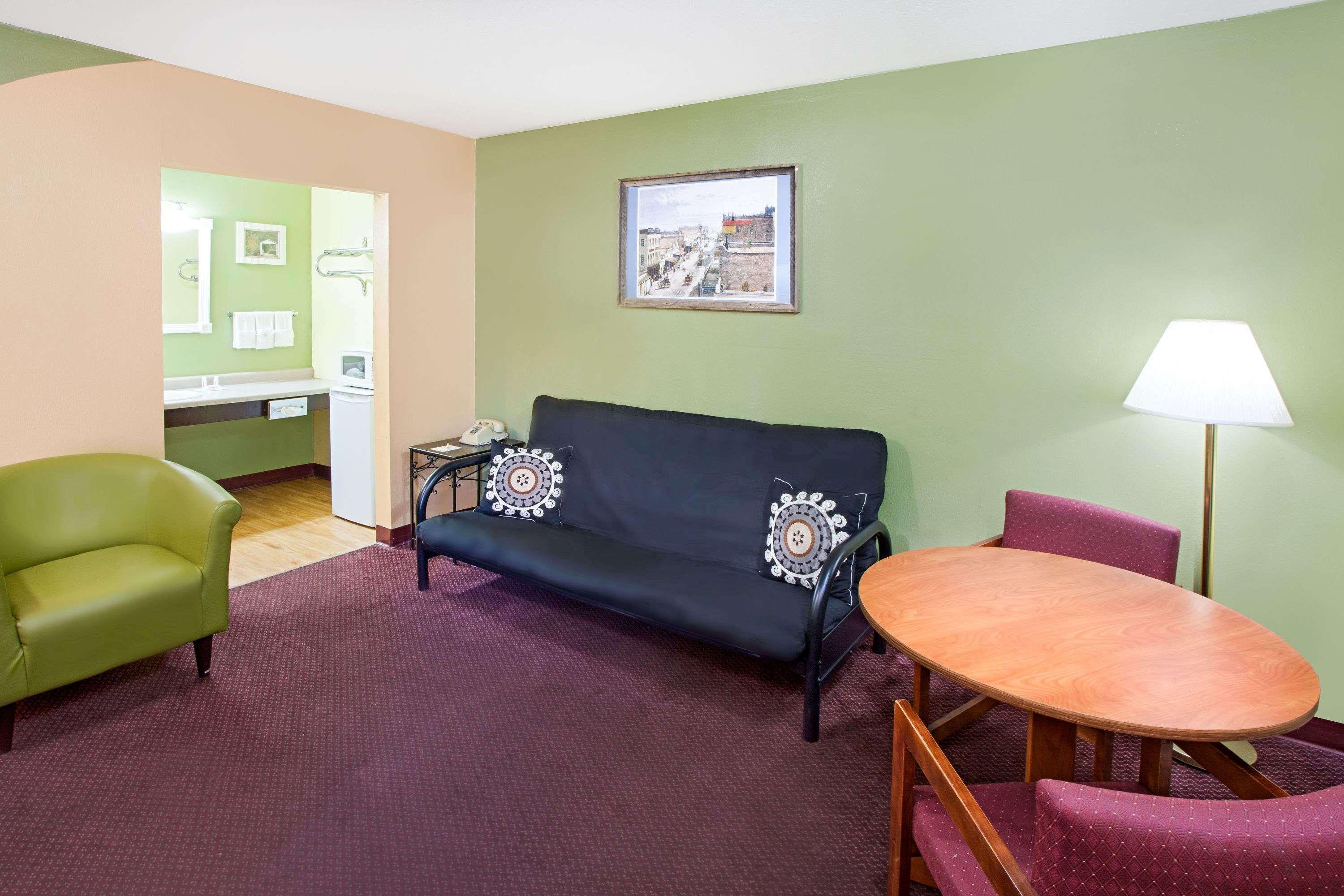 Days Inn & Suites By Wyndham Terre Haute Ngoại thất bức ảnh