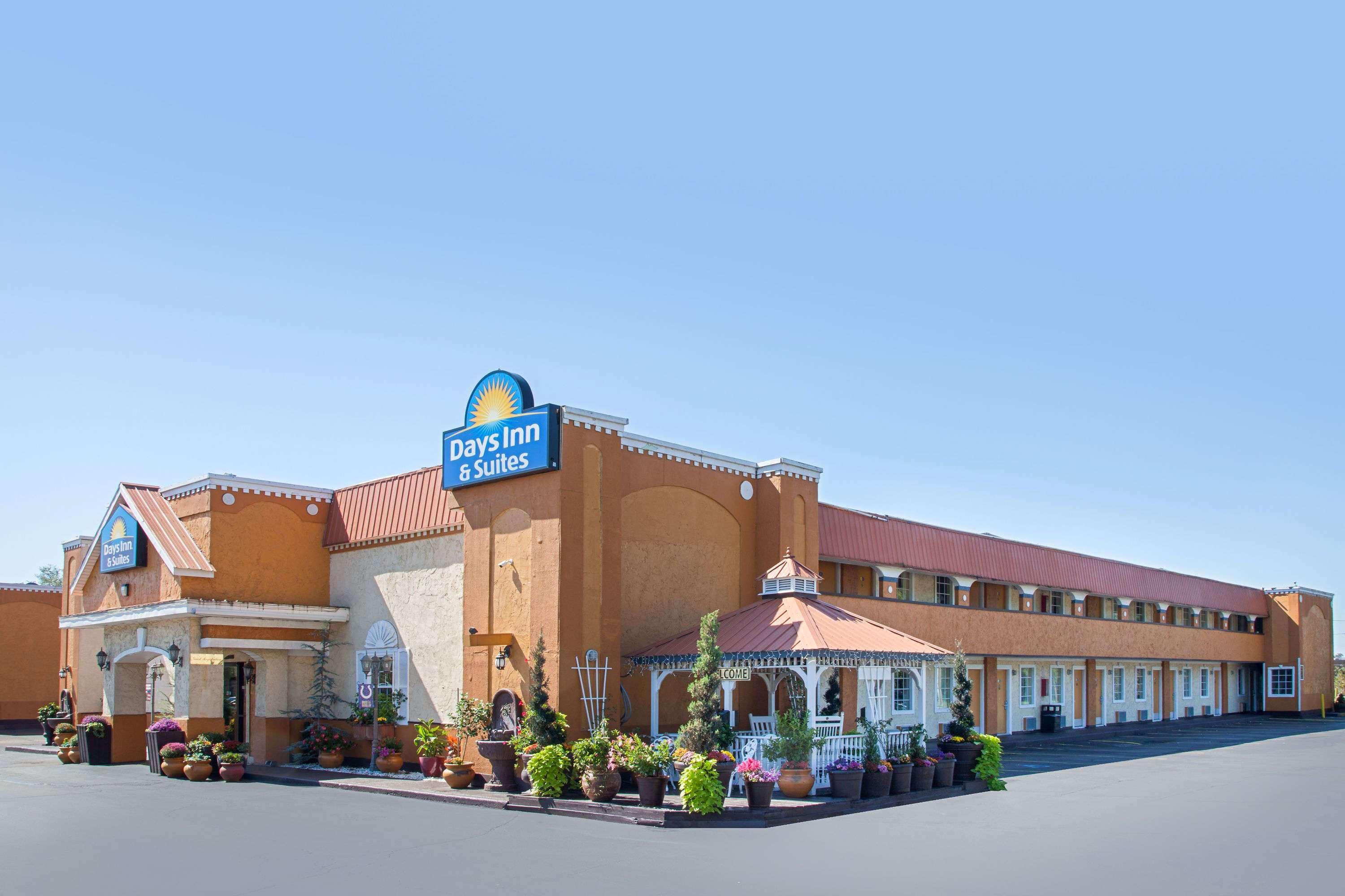 Days Inn & Suites By Wyndham Terre Haute Ngoại thất bức ảnh