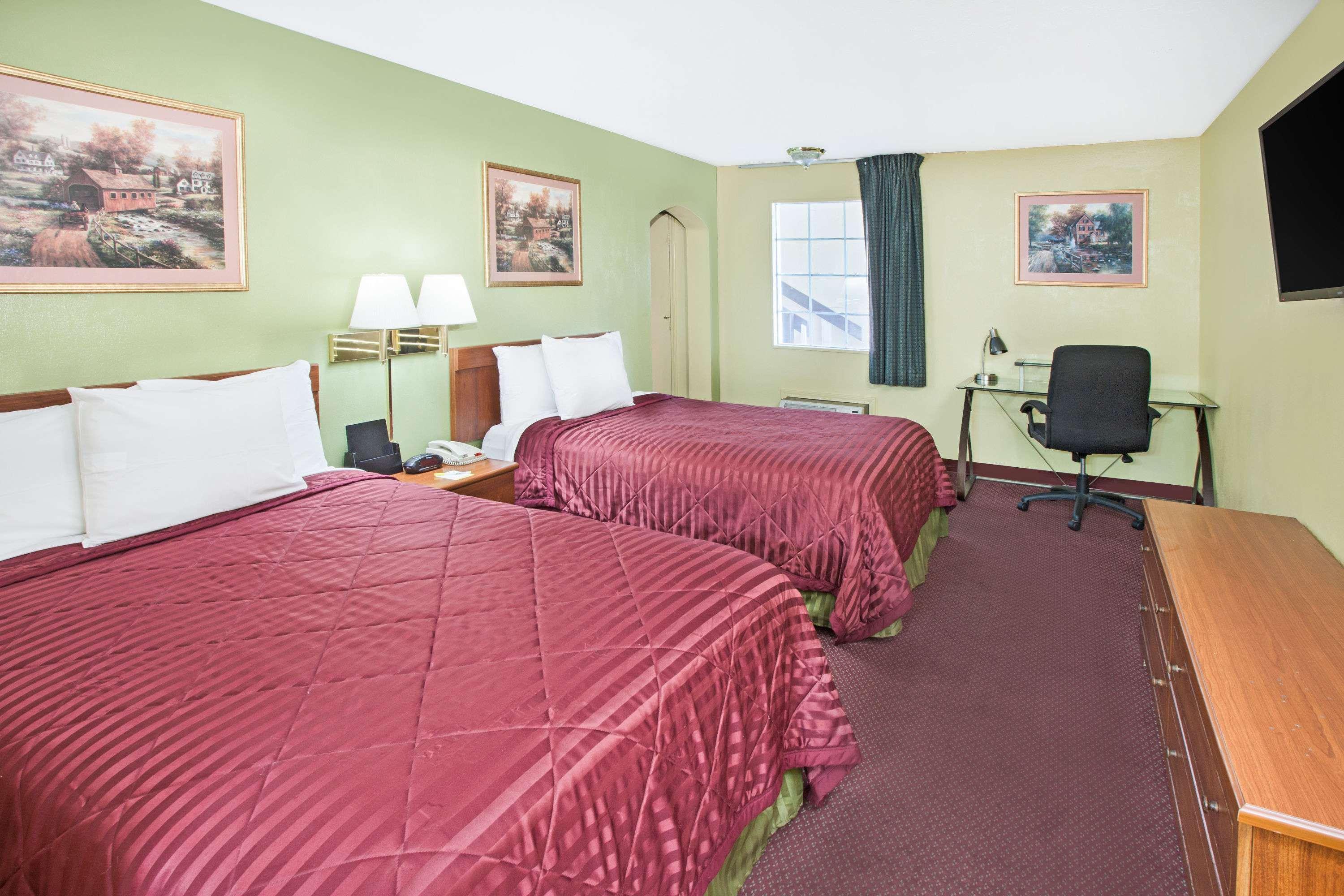 Days Inn & Suites By Wyndham Terre Haute Ngoại thất bức ảnh