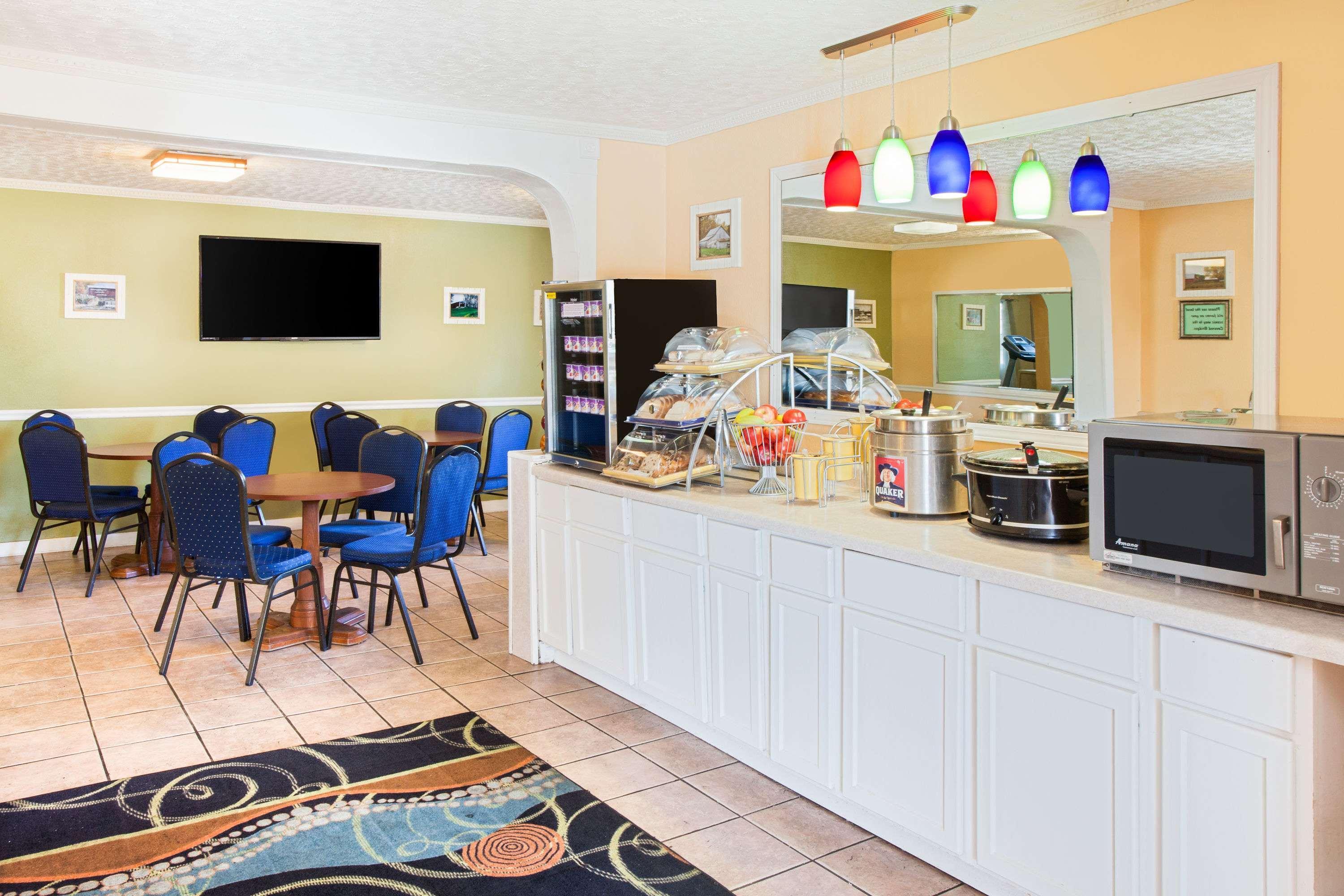 Days Inn & Suites By Wyndham Terre Haute Ngoại thất bức ảnh