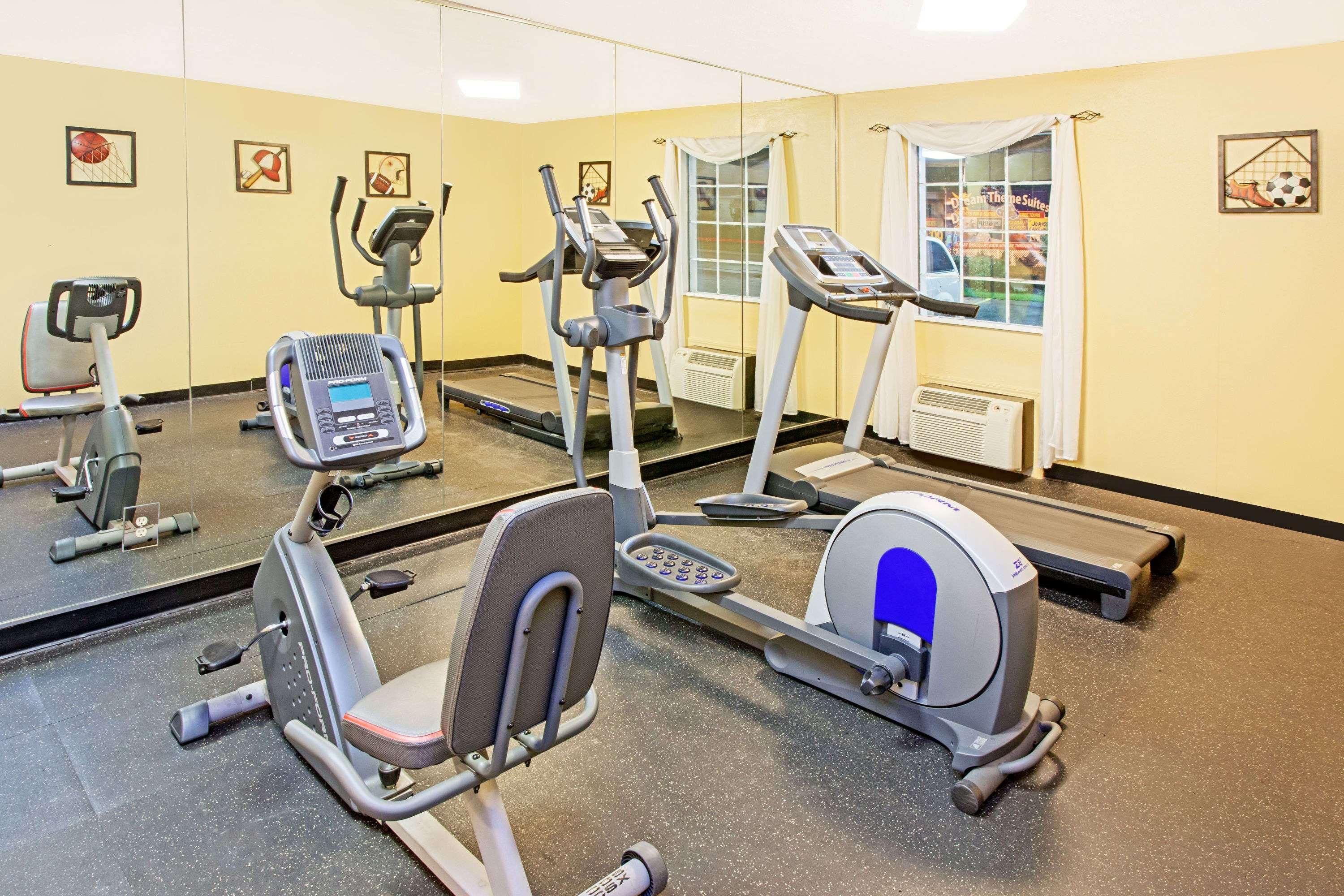 Days Inn & Suites By Wyndham Terre Haute Ngoại thất bức ảnh