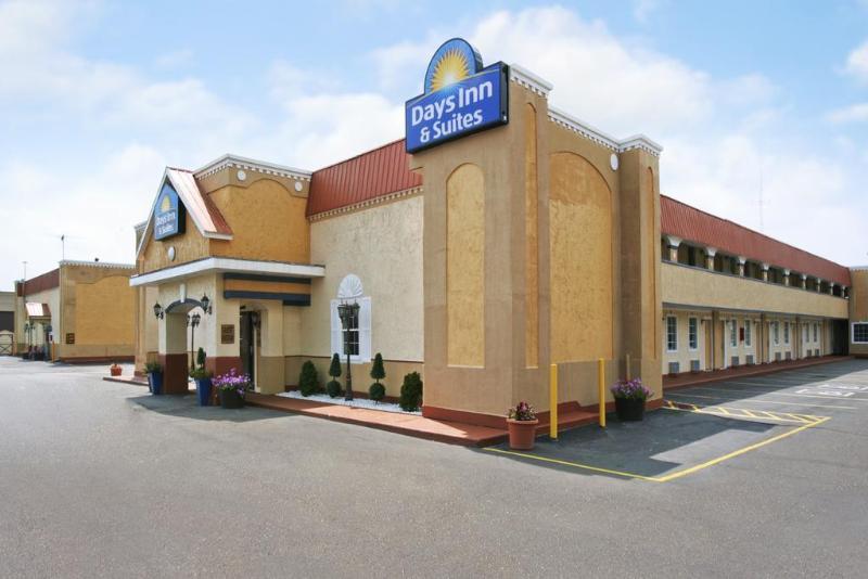 Days Inn & Suites By Wyndham Terre Haute Ngoại thất bức ảnh